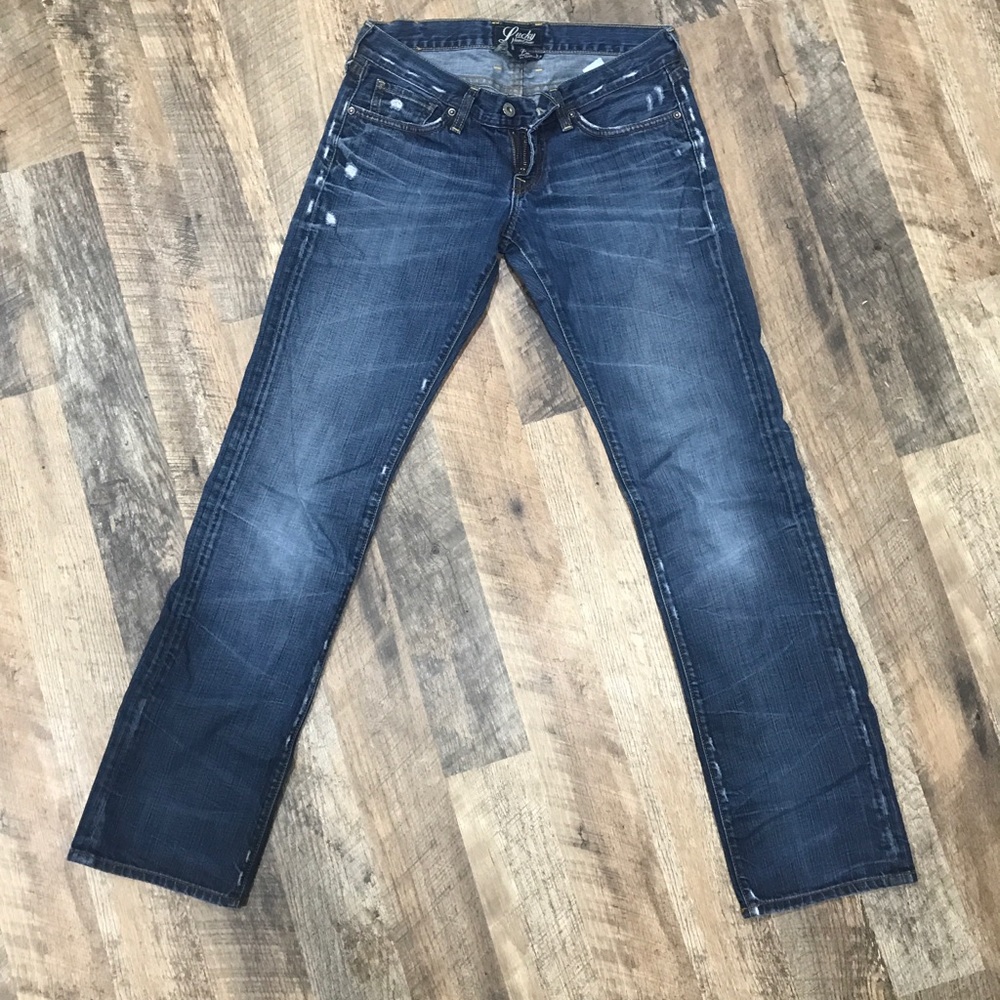 No imperfections on these jeans! Great shape!
